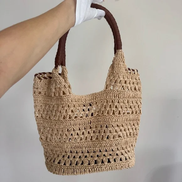 BCBG Woven Raffia Tote Bag Leather Handles Logo Patch Boho Vacation - Picture 11 of 16